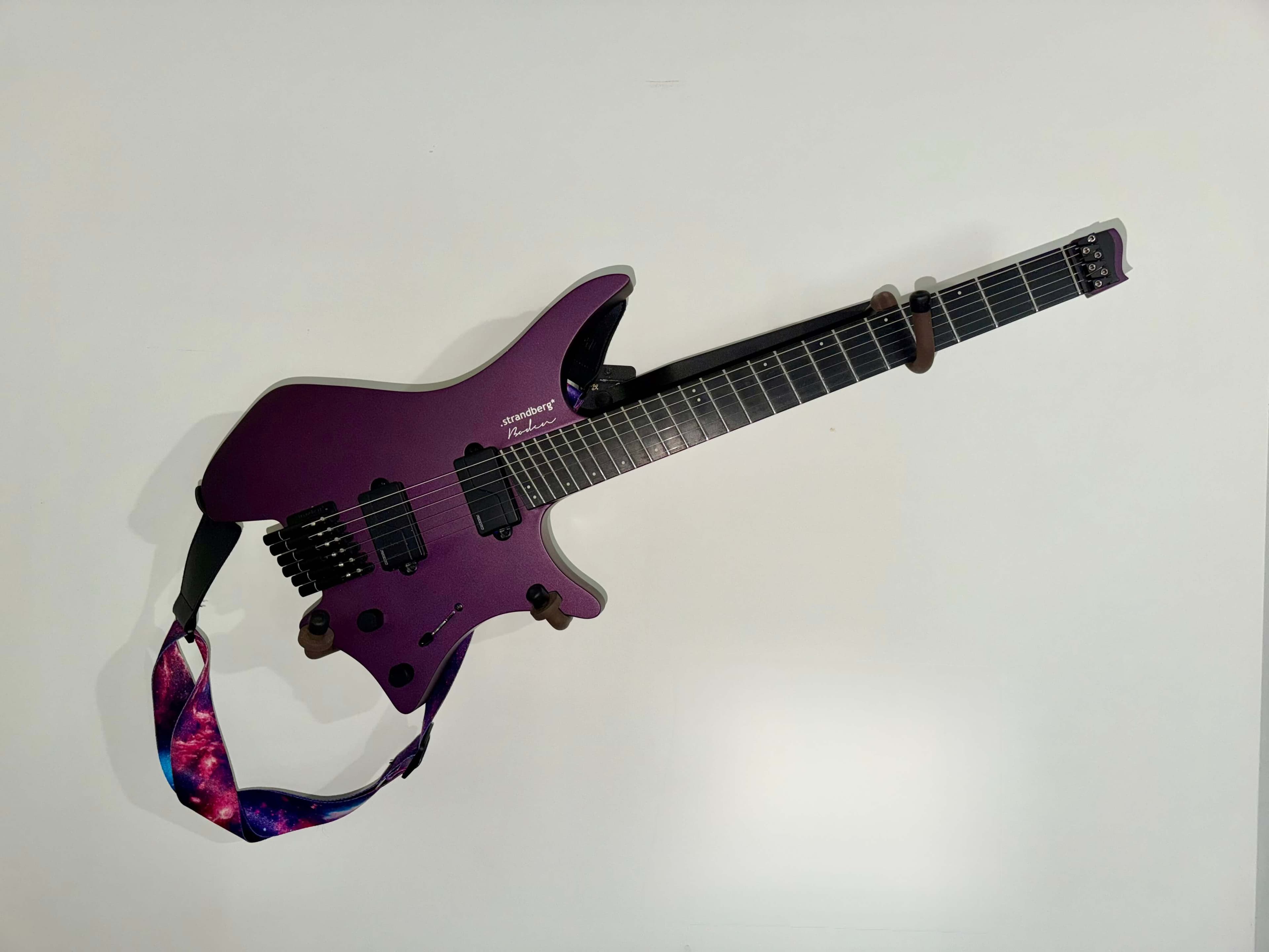 String Swing Horizontal Guitar Wall Mount